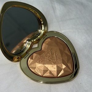 Too faced highlighter